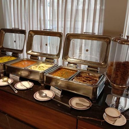 Inder Residency Hotell Ahmedabad Eksteriør bilde