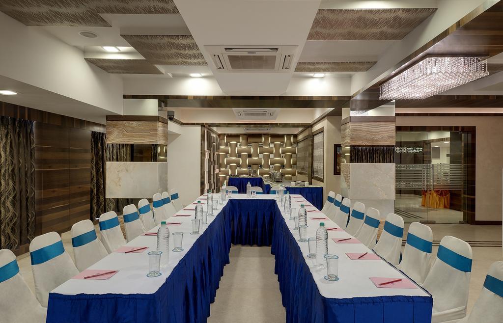Inder Residency Hotell Ahmedabad Eksteriør bilde