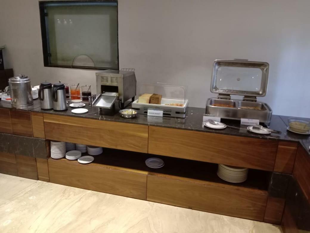 Inder Residency Hotell Ahmedabad Eksteriør bilde